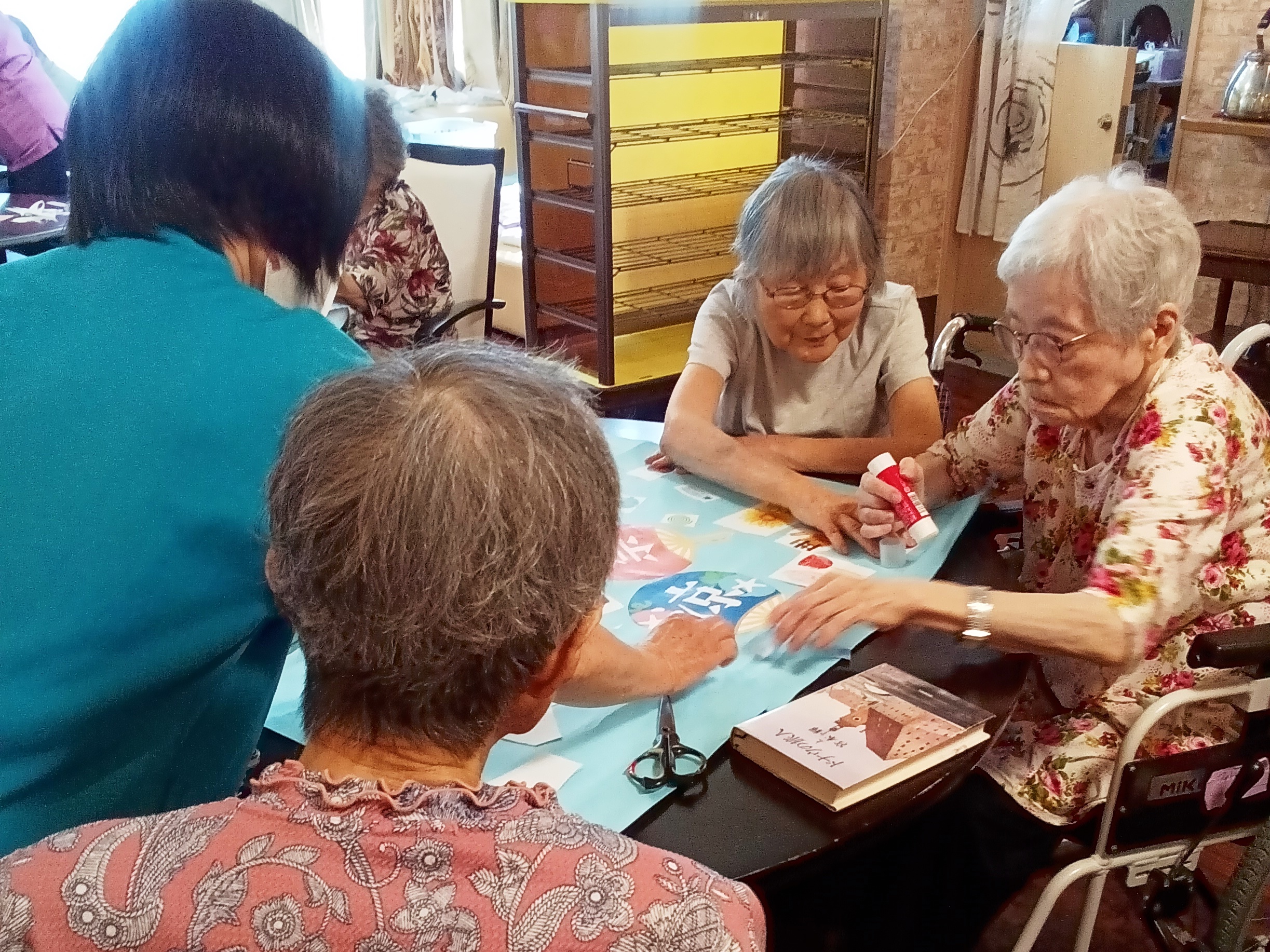 記事 夏祭り飾り作成中（クルーヴ豊中・服部）のアイキャッチ画像